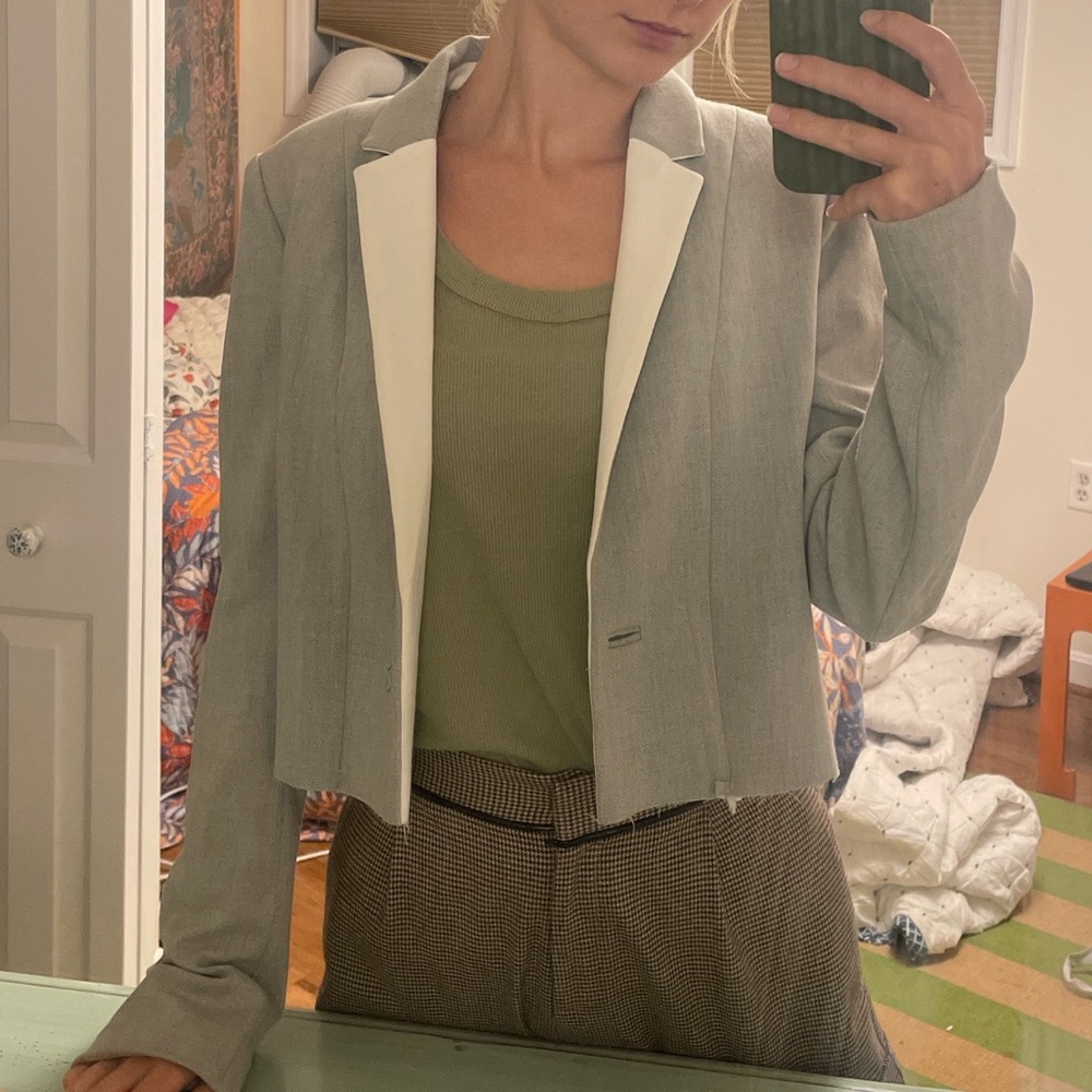 Grey and white cropped blazer